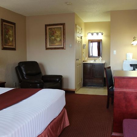 Howard Johnson By Wyndham Red Deer Esterno foto