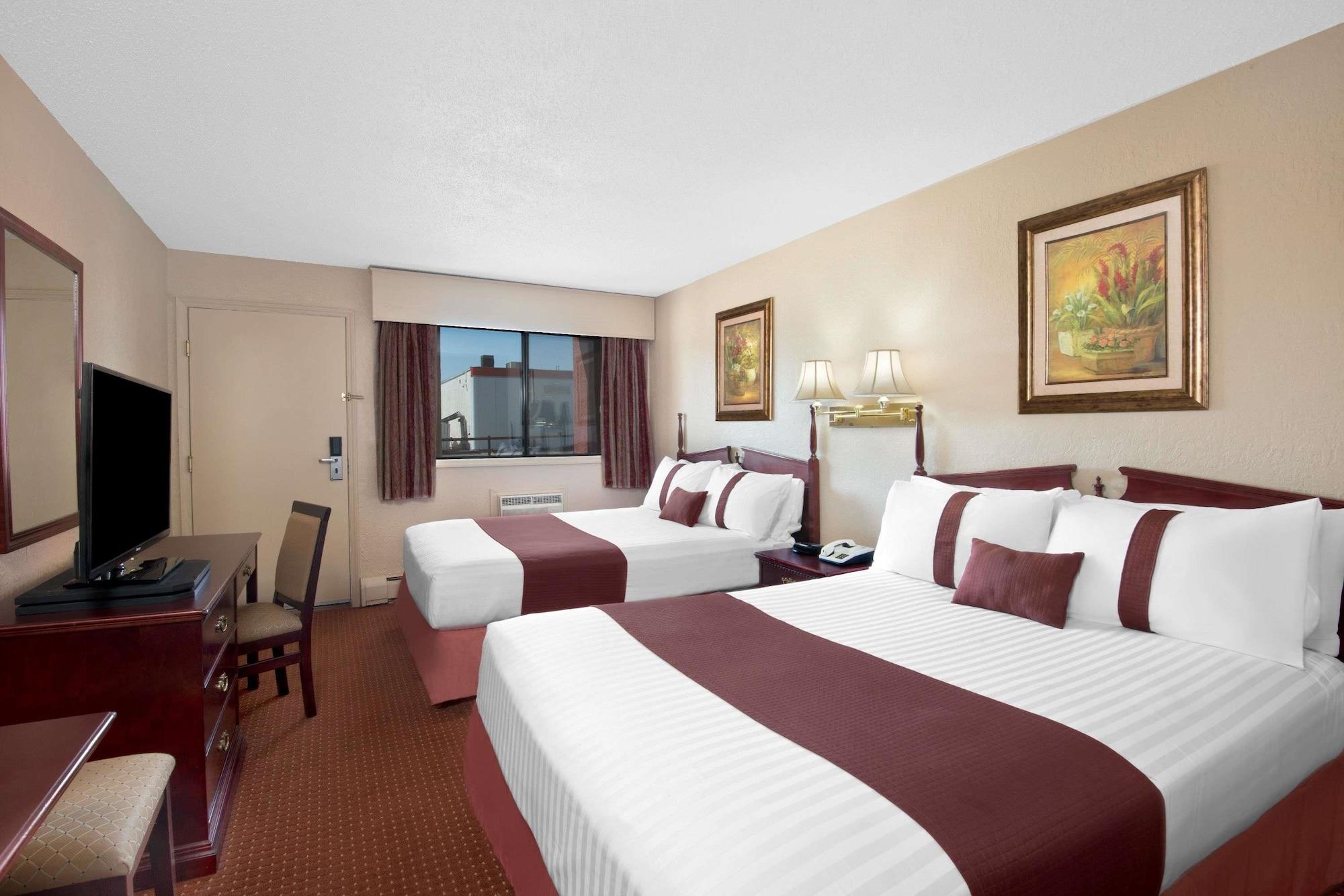 Howard Johnson By Wyndham Red Deer Esterno foto