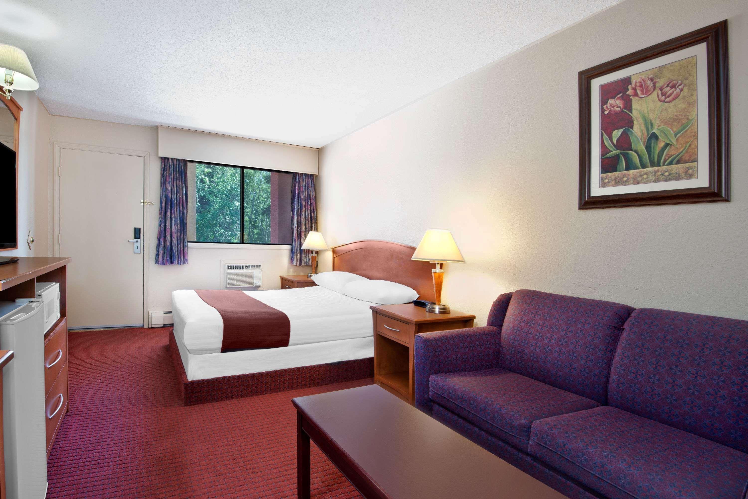 Howard Johnson By Wyndham Red Deer Esterno foto