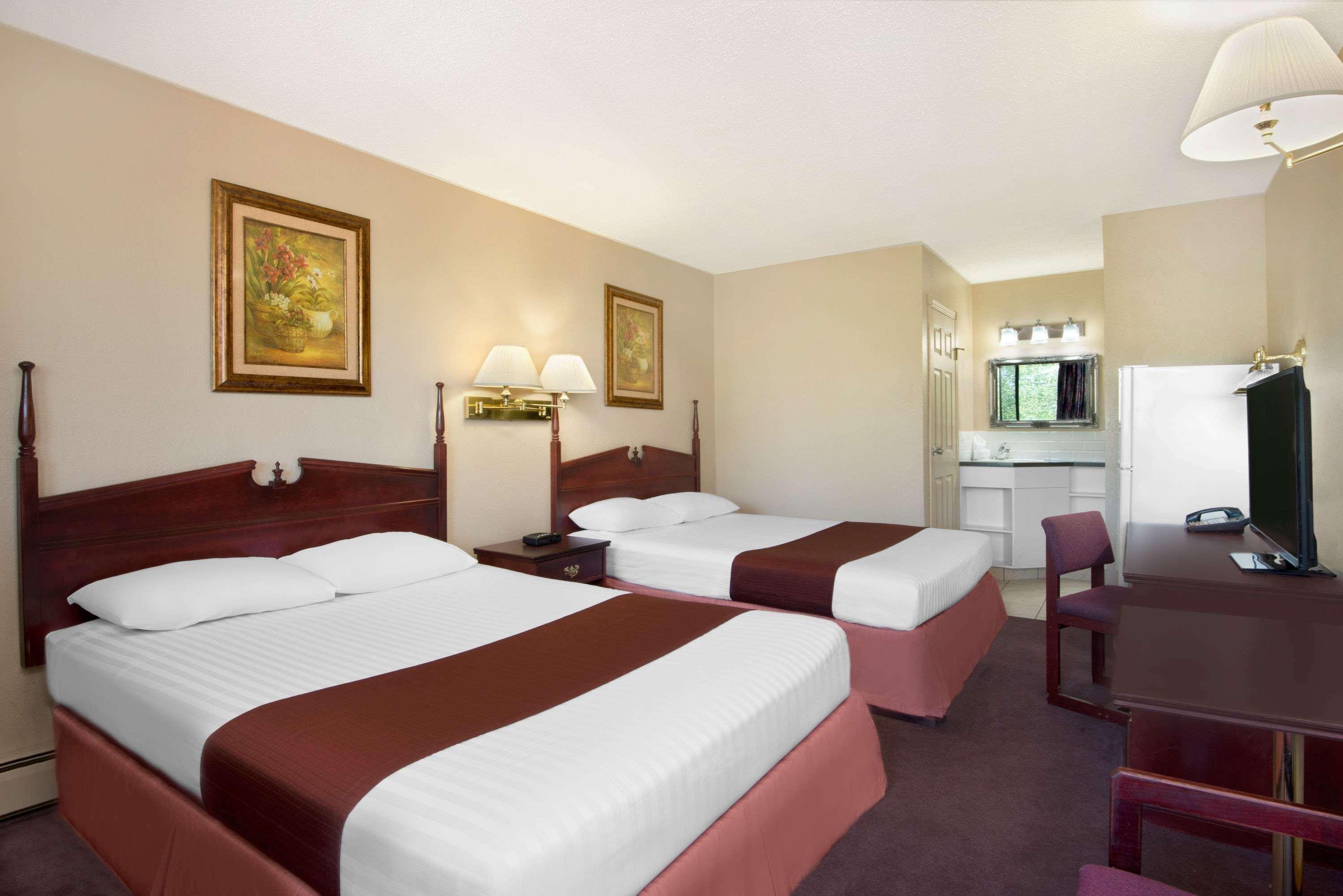Howard Johnson By Wyndham Red Deer Esterno foto