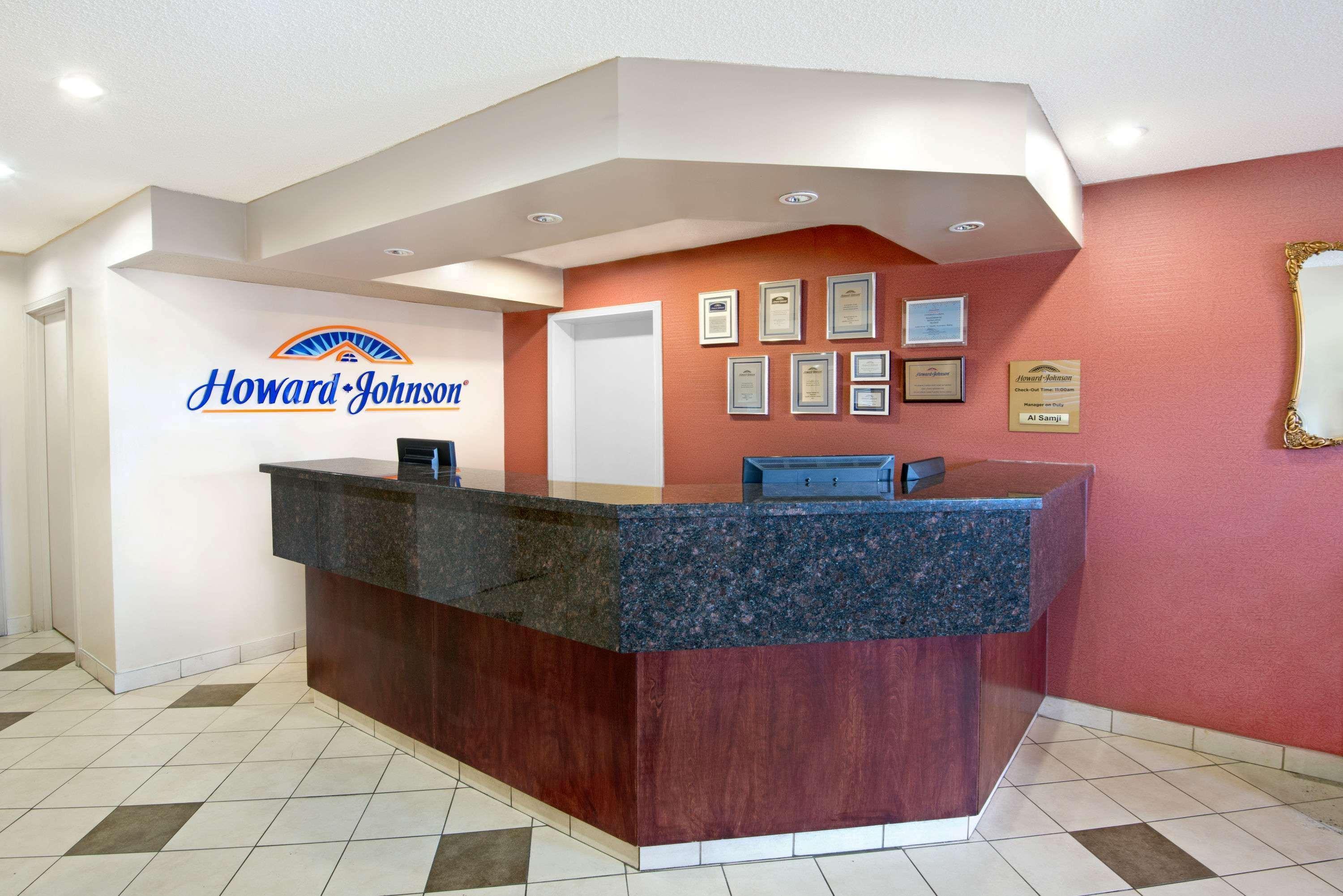 Howard Johnson By Wyndham Red Deer Esterno foto