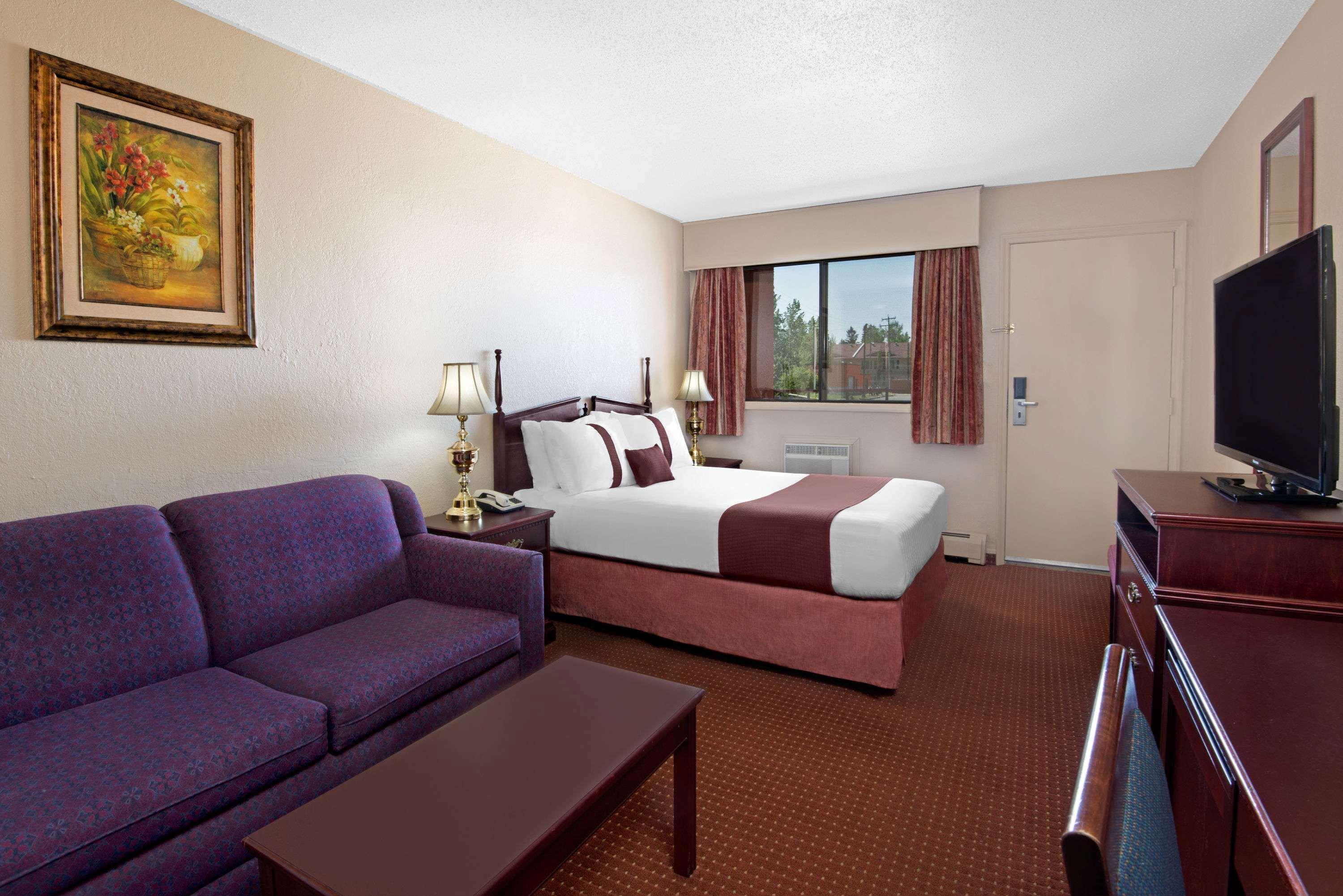 Howard Johnson By Wyndham Red Deer Esterno foto