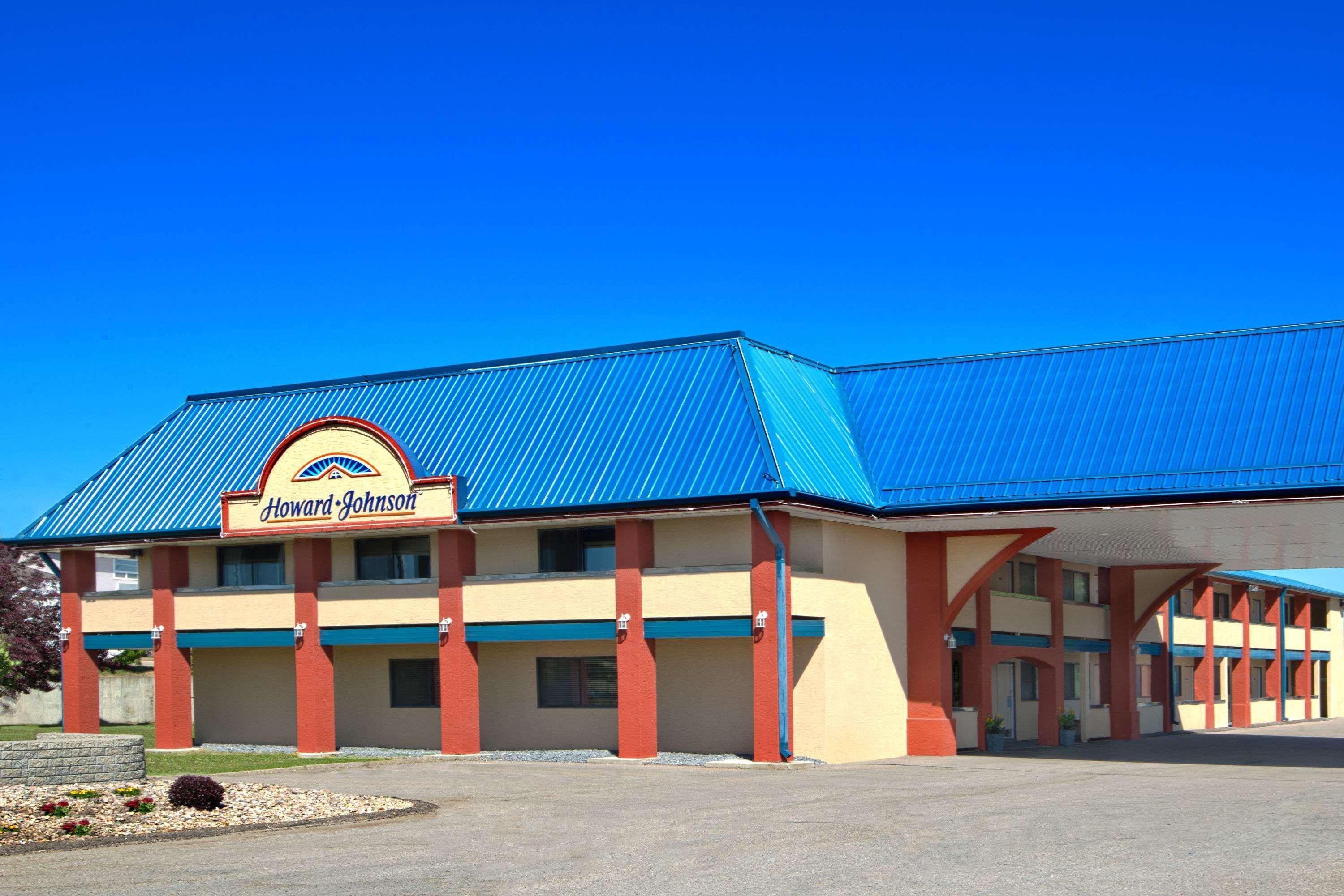 Howard Johnson By Wyndham Red Deer Esterno foto