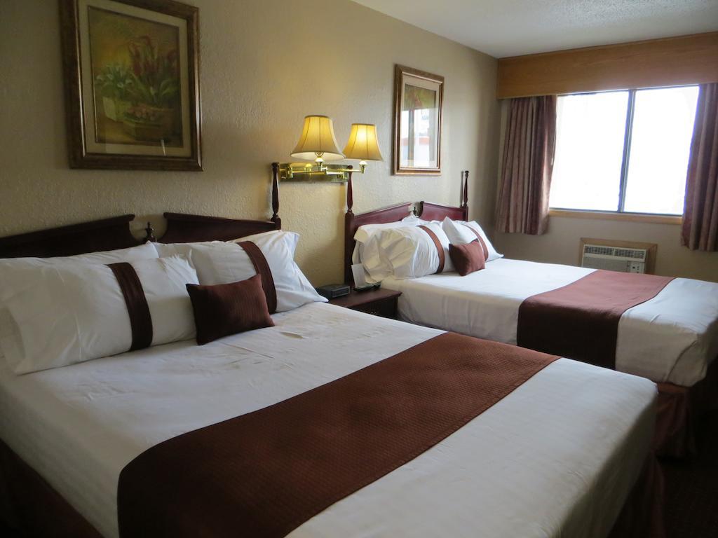 Howard Johnson By Wyndham Red Deer Esterno foto