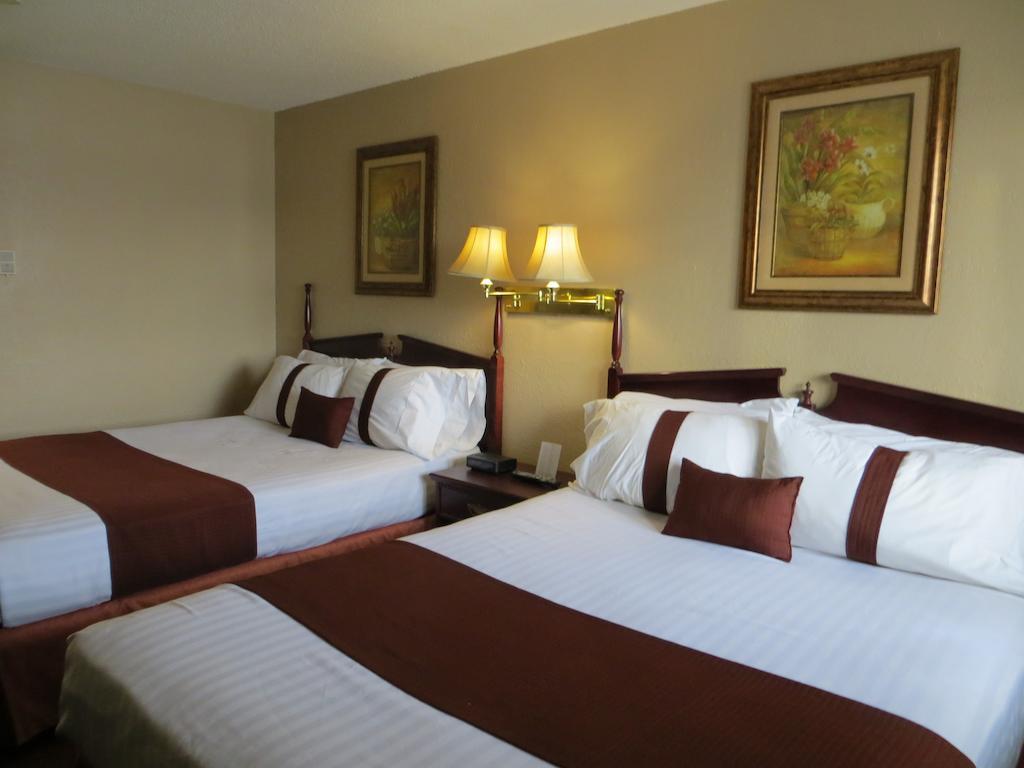 Howard Johnson By Wyndham Red Deer Esterno foto