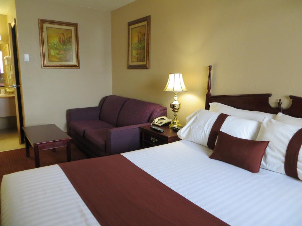 Howard Johnson By Wyndham Red Deer Esterno foto