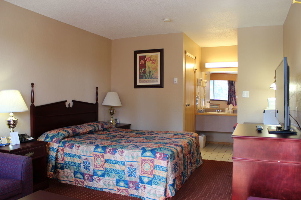 Howard Johnson By Wyndham Red Deer Esterno foto