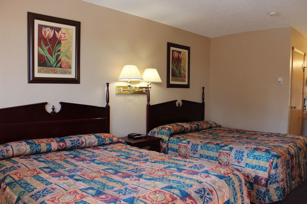Howard Johnson By Wyndham Red Deer Esterno foto