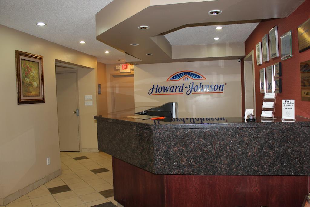 Howard Johnson By Wyndham Red Deer Esterno foto