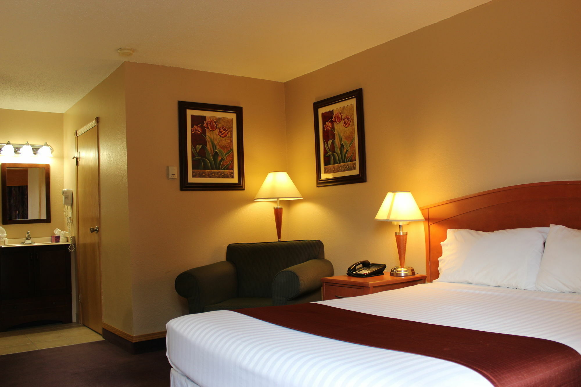 Howard Johnson By Wyndham Red Deer Esterno foto